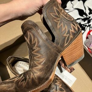 Browns Ariat ankle boots